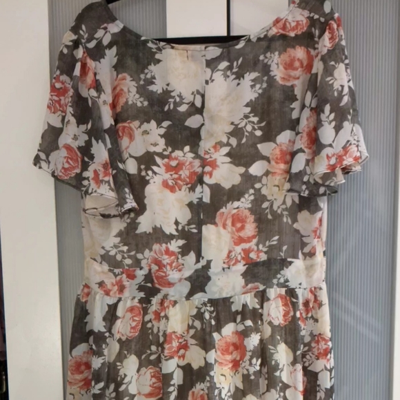 Romantic midi length dress with flutter sleeves (XL) - Picture 11 of 11